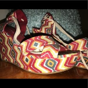 Geometric print wedge